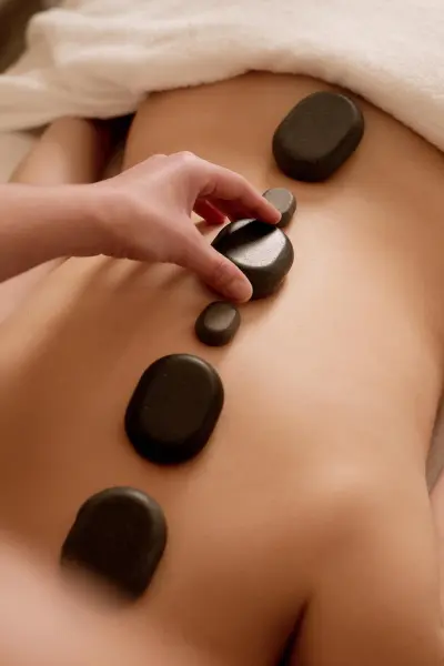 Massage aux pierres chaudes — visuel 1