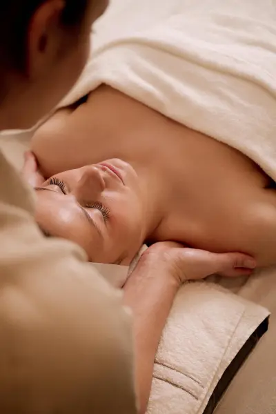 Massage aux pierres chaudes — visuel 3