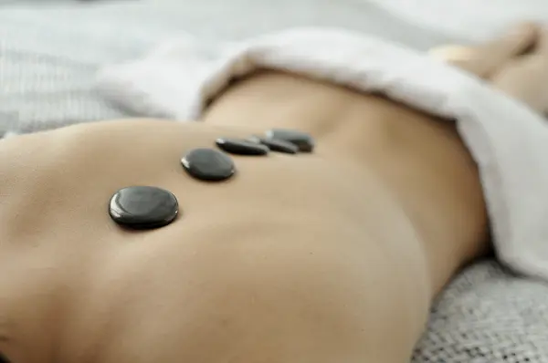 Massage aux Pierres Chaudes Volcaniques 50 minutes — visuel 1