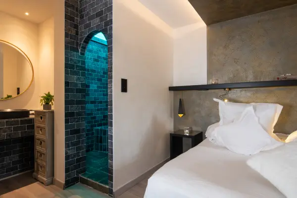 Expérience Romantique en Chambre Prestige & Spa privé — visuel 3