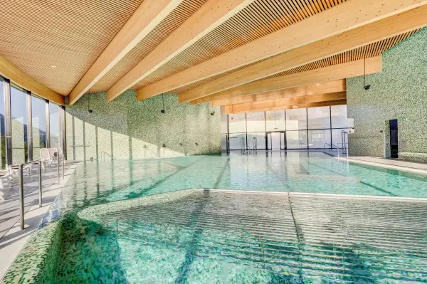 Forfait Fantaisie, Suite jacuzzi (28m2) et repas gastronomique — visuel 3