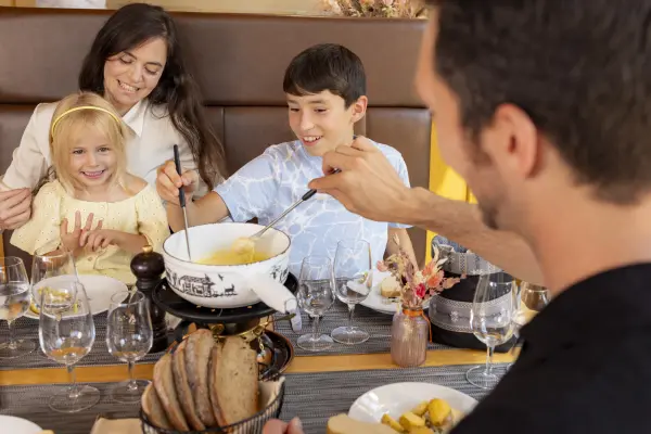 Forfait Famille en Suite Familiale, vue montagnes — visuel 1