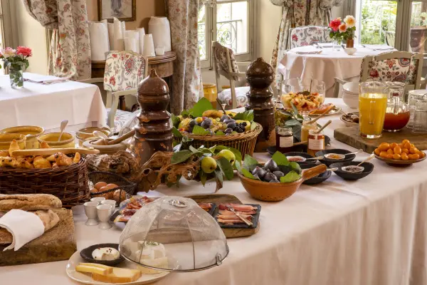 Petit-déjeuner buffet à La Mirande — visuel 1