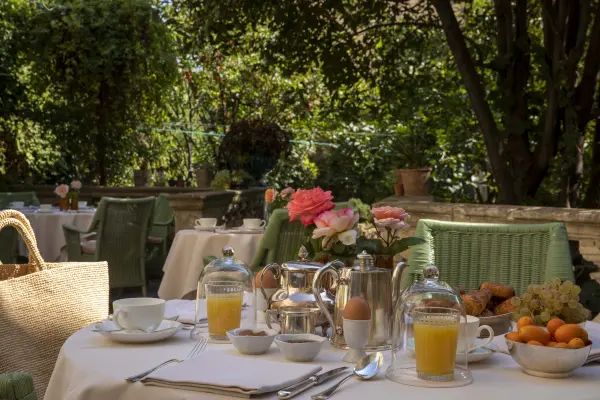 Petit-déjeuner buffet à La Mirande — visuel 2