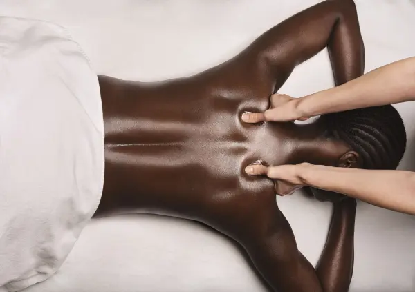Massage Dos, nuque et épaules by Clarins - 30 minutes — visuel 1
