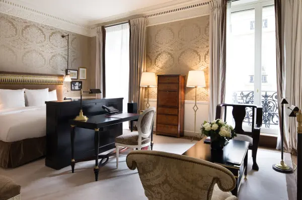 Nuitée Parisienne - Une nuit en Prestige Junior Suite — visuel 1