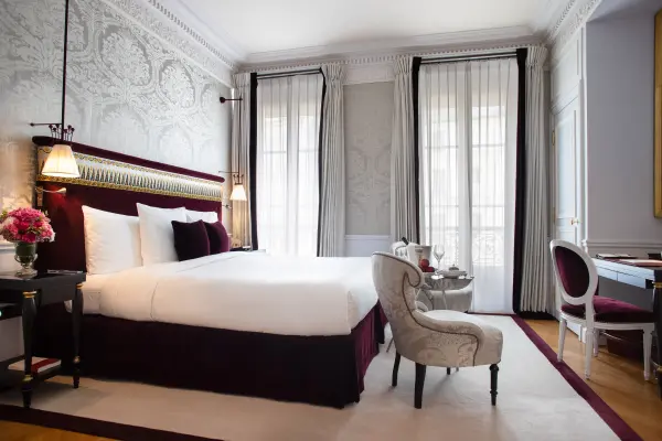 Nuitée parisienne - Une nuit en Chambre Prestige — visuel 1