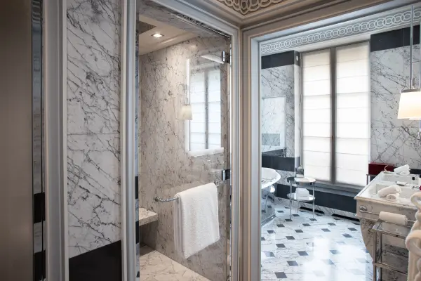 Nuitée parisienne - Une nuit en Chambre Prestige — visuel 2