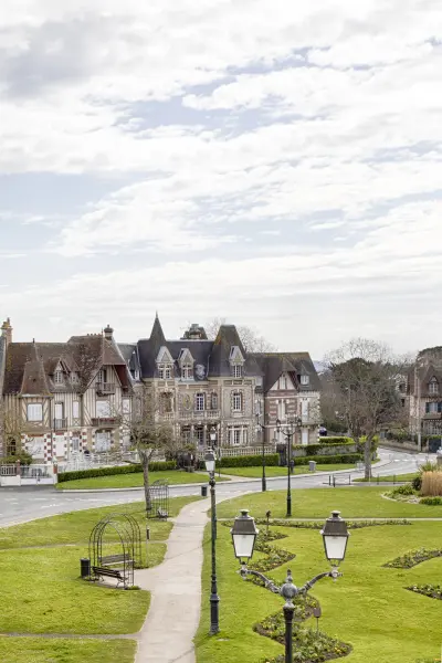 Une nuit en chambre double vue sur les jardins et l'architecture de Cabourg (semaine) — visuel 2