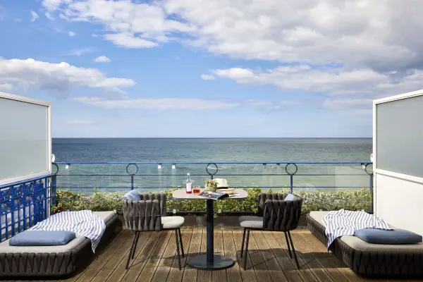 Escapade gourmande d'une nuit en chambre Deluxe Terrasse vue mer — visuel 1