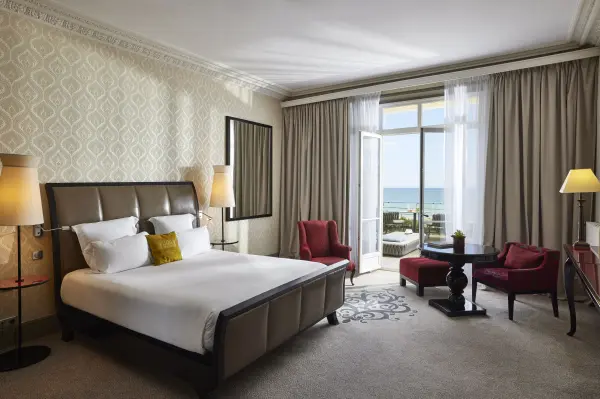 Escapade gourmande d'une nuit en chambre Deluxe Terrasse vue mer — visuel 2