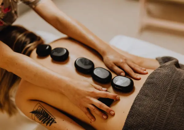 Massage aux pierres chaudes 1h15 — visuel 1