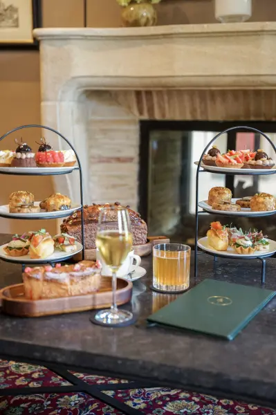 TEA TIME avec cocktail ou coupe de Champagne — visuel 1