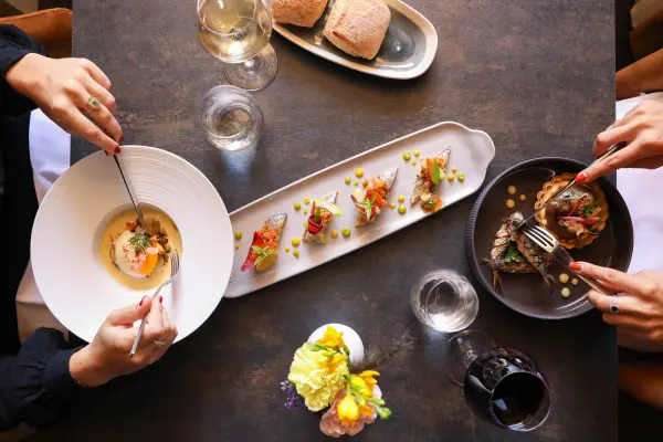 Un repas au restaurant Les Fenêtres — visuel 1