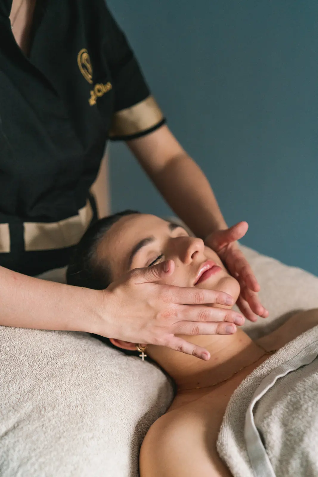 Soin Massage du Visage Fleurs de Bali - 20 min