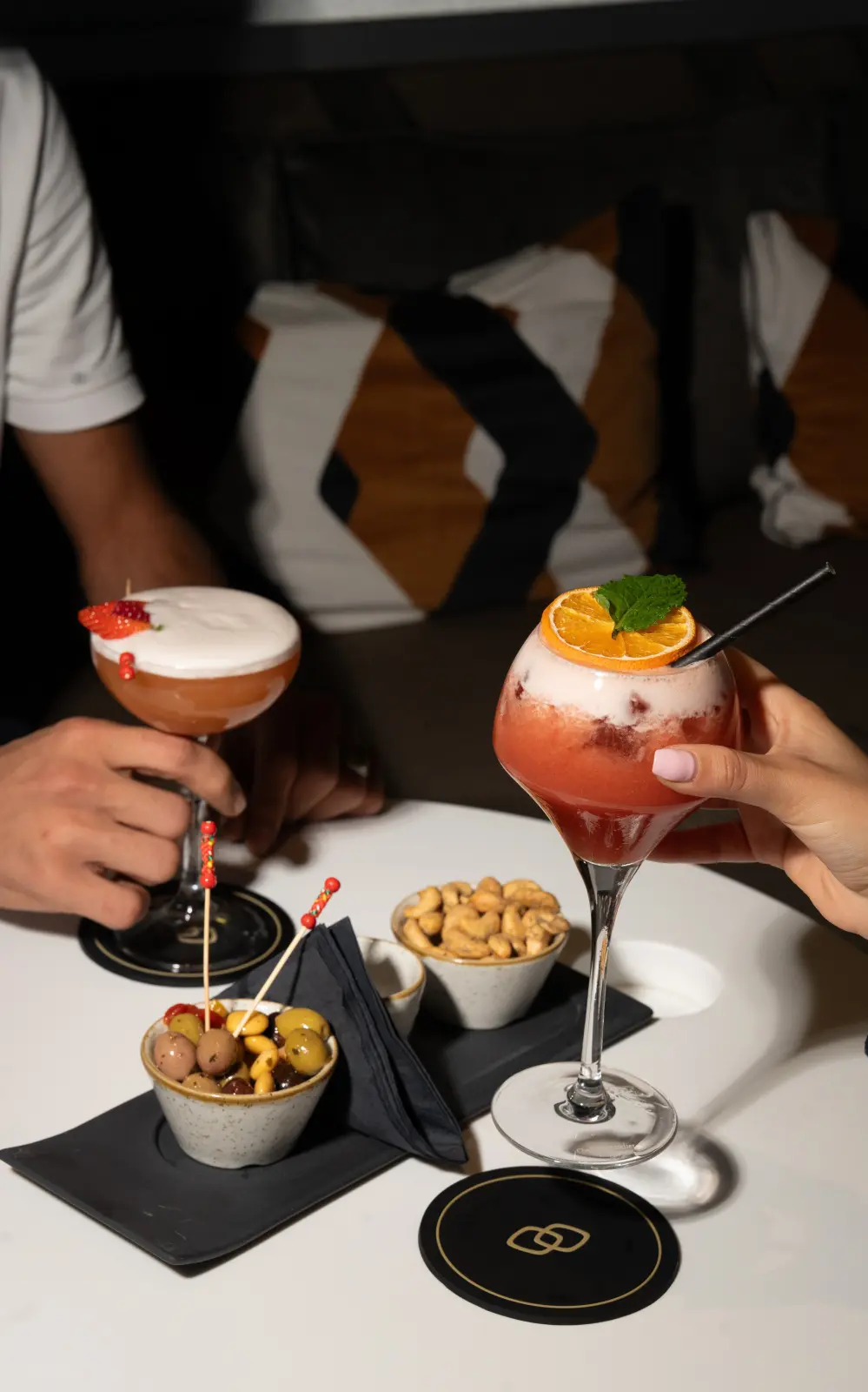 Cocktails ou coupes de Champagne et planche