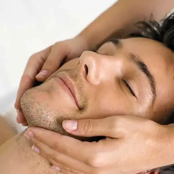 Massage ayurvédique indien tonifiant — visuel 1