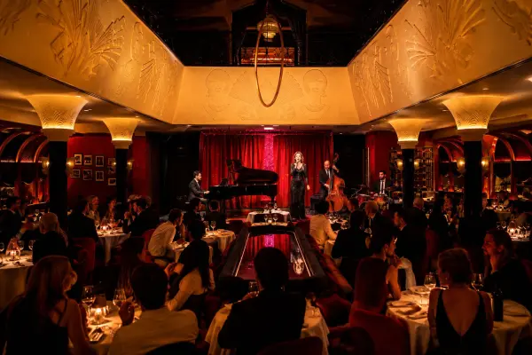 Coffret Dîner-spectacle dès 20h avec DJ "Paris s'éveille" (du jeudi au dimanche) — visuel 1