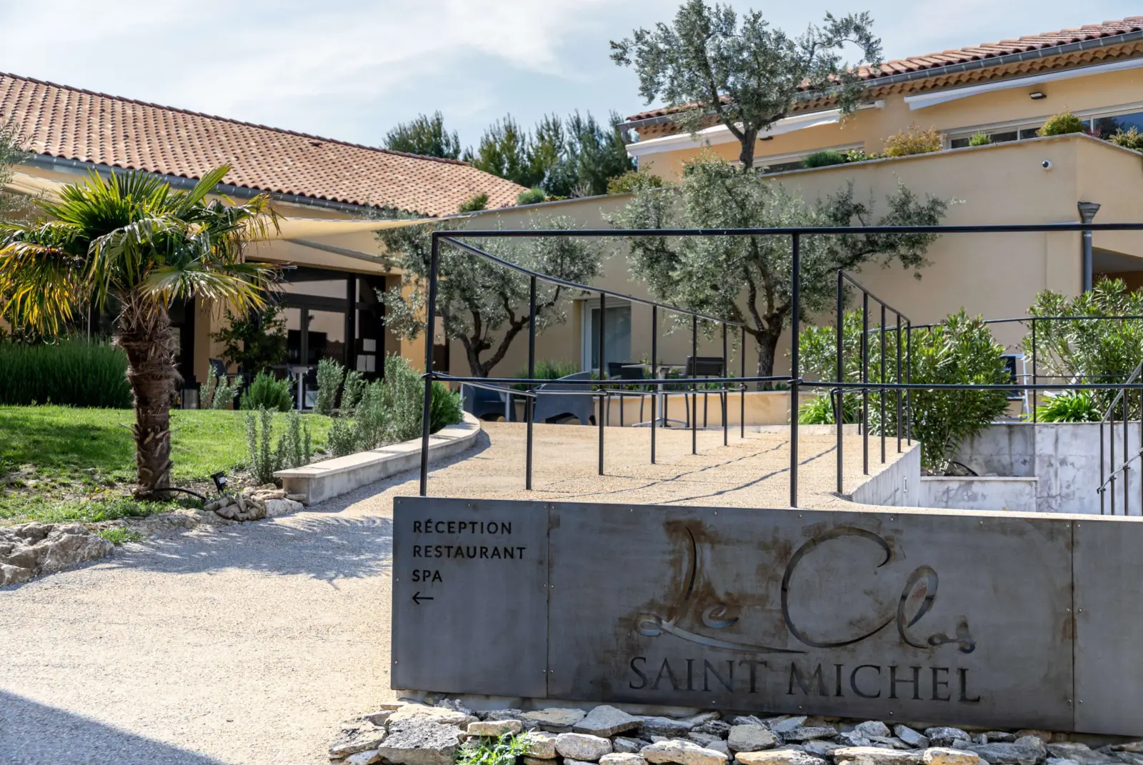 Succombez au charme provençal du Clos Saint-Michel !