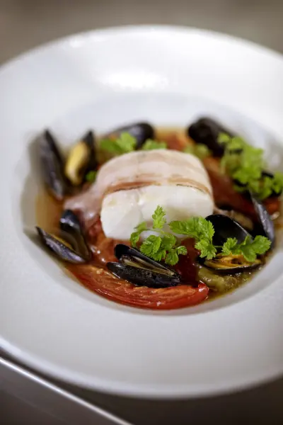 M Restaurant — vue 3
