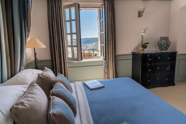 LE SAINT PAUL Relais & Châteaux — vue 1