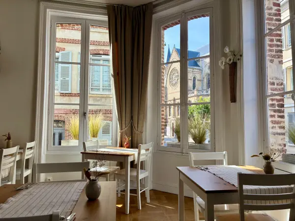 Hôtel le Trouville — vue 1