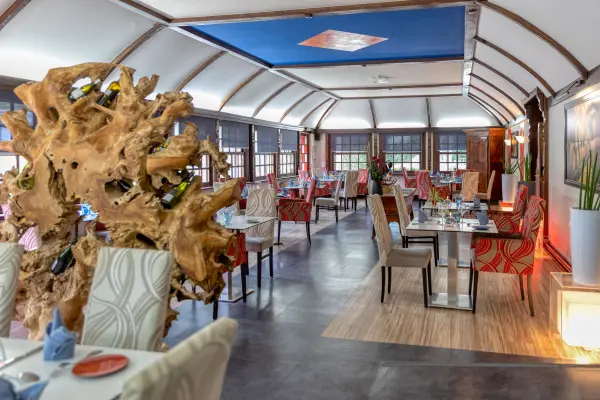 Hôtel Restaurant la Commanderie de Champarey — vue 2