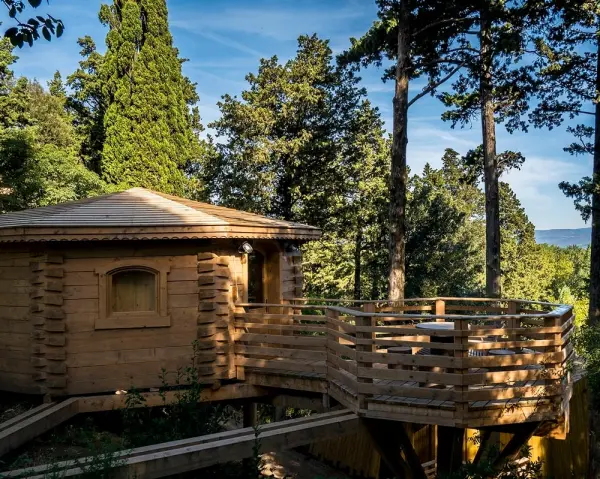 Les Cabanes Dans les Bois - Hôtel*** — vue 1