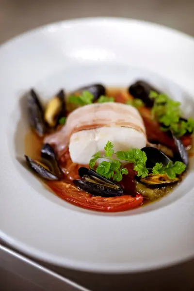 M Restaurant — vue 3