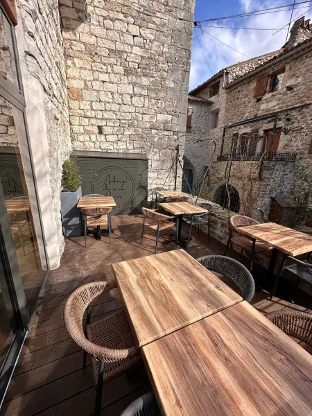 Auberge du Vieux Lanas — vue 3