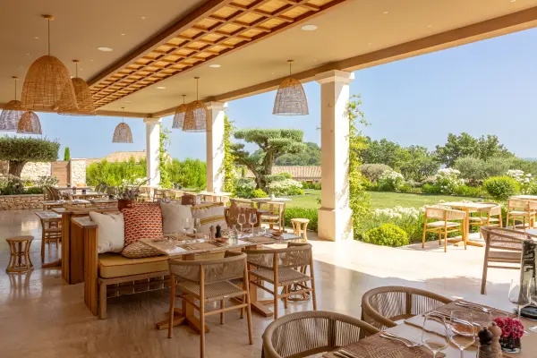 Hotel la Bastide Saint Georges — vue 1
