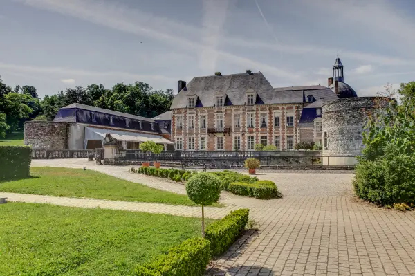 Le Chateau d'Etoges — vue 4