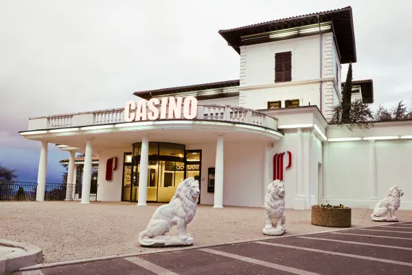 Casino de Saint-Galmier - le Lion Blanc — vue 3