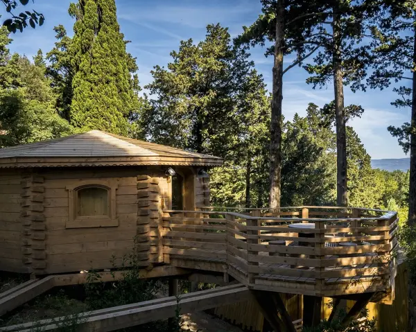 Les Cabanes Dans les Bois - Hôtel*** — vue 1