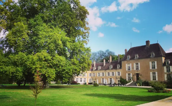 Château de Vault de Lugny — vue 1