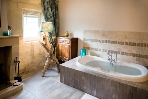 Château Latour Ségur Suites & Spa TerreHappy® — vue 4