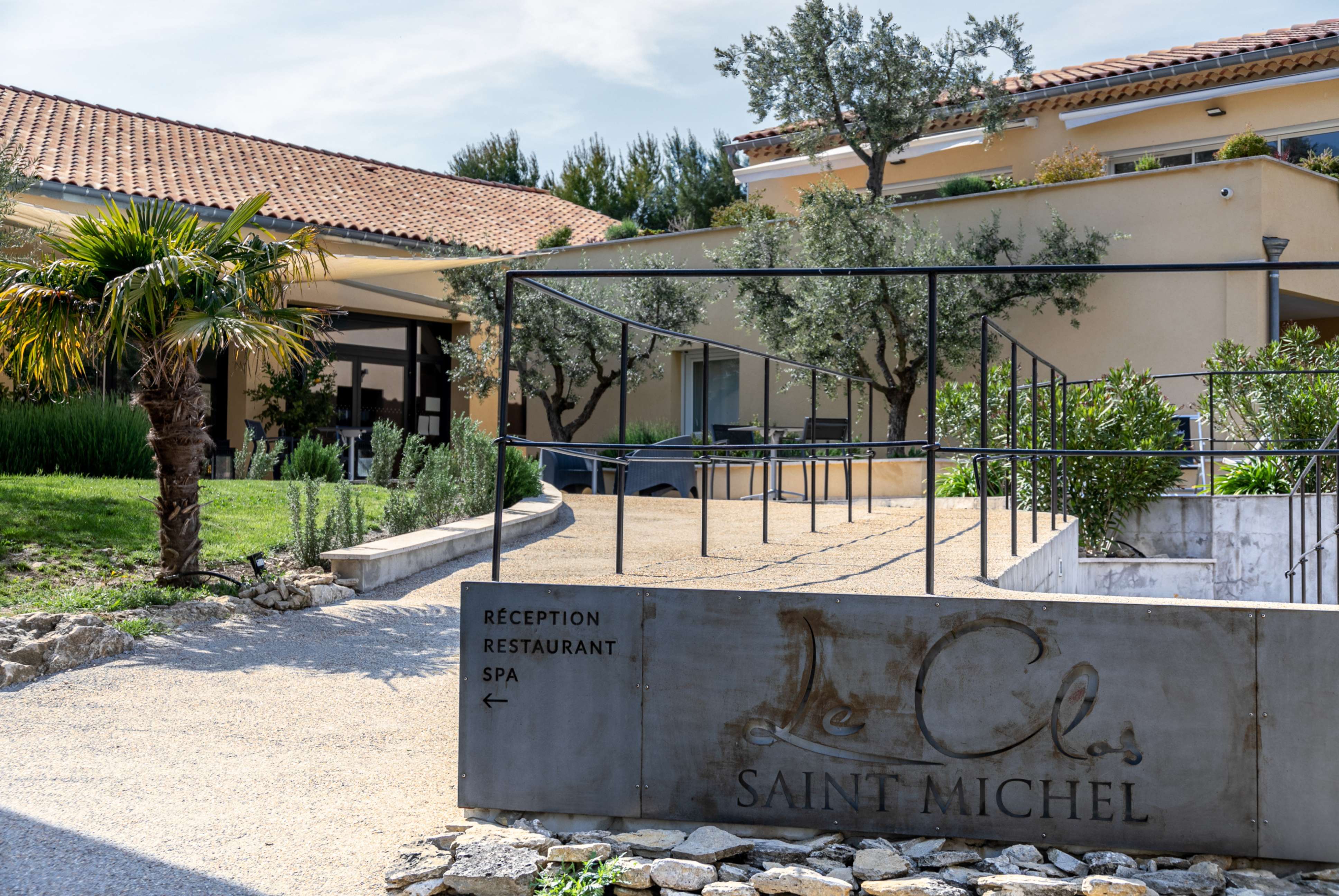 Succombez au charme provençal du Clos Saint-Michel !