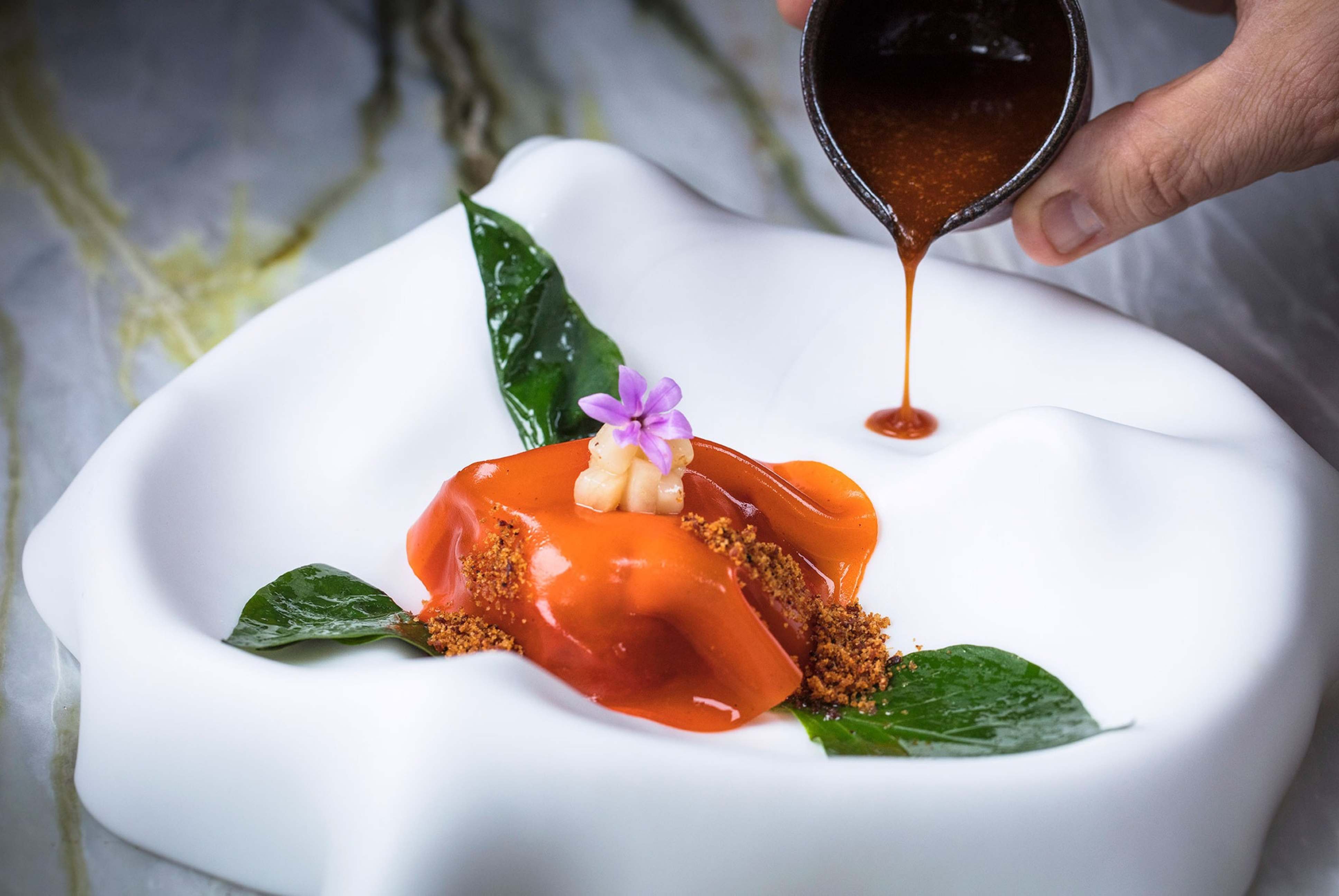 L’Auberge basque, une immersion culinaire et naturelle au cœur des paysages du Pays basque